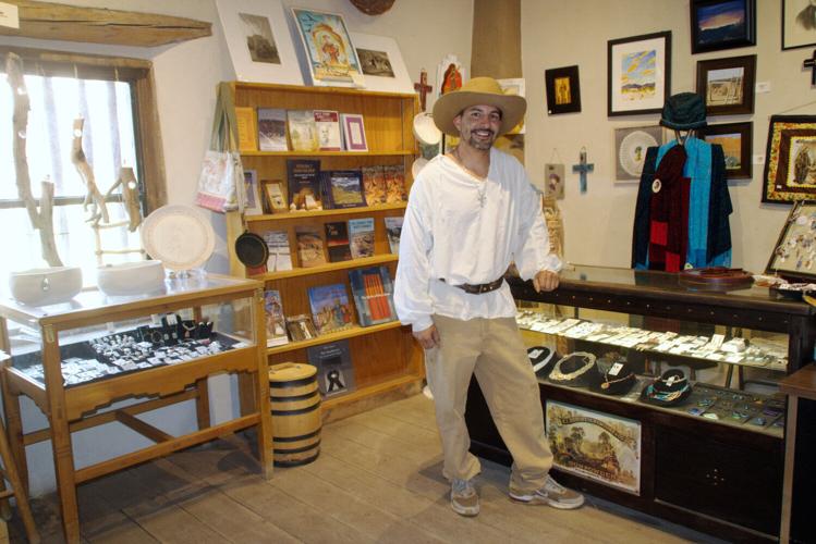 DiscoverTaos_MuseumStores01_rr240924.jpg