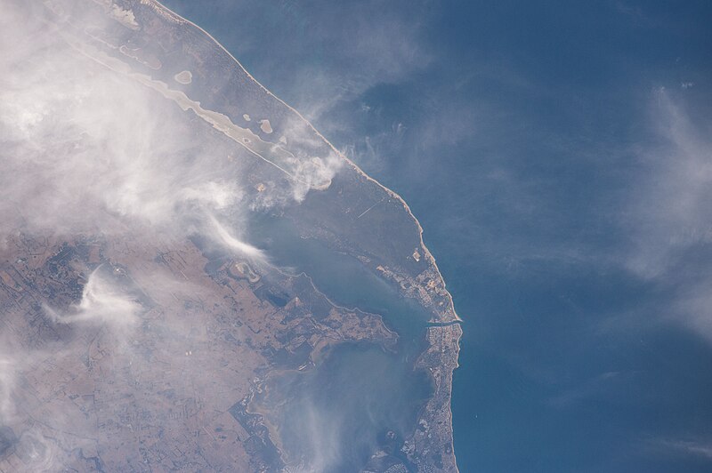 File:ISS046-E-21469 - View of Earth.jpg